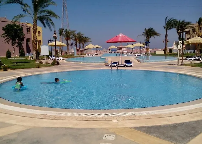 بورتو ساوث بيتش - صف اول علي البحر مباشره - عائلات فقط Apartment *