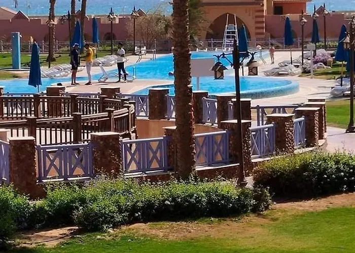 بورتو ساوث بيتش - صف اول علي البحر مباشره - عائلات فقط *