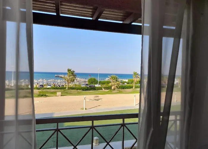 بورتو ساوث بيتش - صف اول علي البحر مباشره - عائلات فقط Ain Sukhna